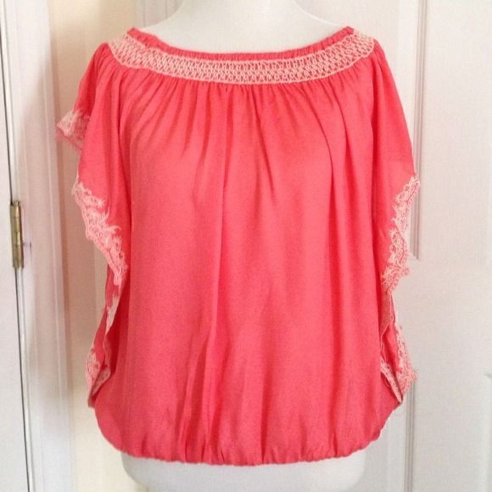 NWT🌺Peach Blouse Flutter Sleeve. Medium